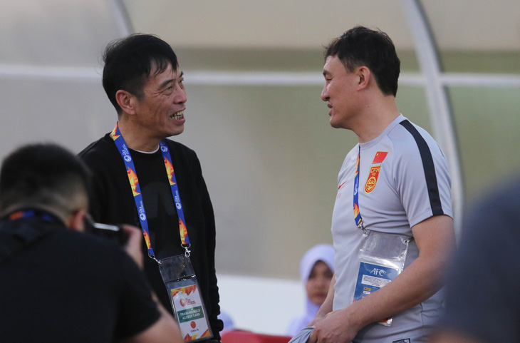 Chủ tịch bóng đá Trung Quốc ra sân động viên tuyển thủ trước ngày ra quân - Ảnh 2.