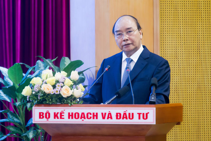 Thủ tướng Nguyễn Xuân Phúc: Đầu tư công còn bóng dáng ban phát - Ảnh 1.