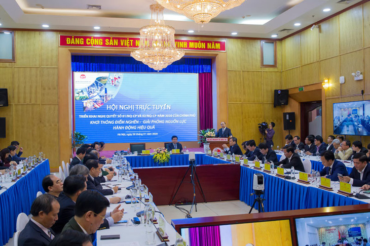 Thủ tướng Nguyễn Xuân Phúc: Đầu tư công còn bóng dáng ban phát - Ảnh 2.
