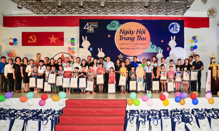 Saigontourist Group mang tết Trung thu đến học sinh nghèo ngoại thành - Ảnh 1.