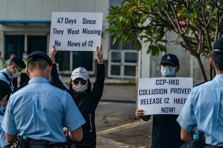 Hong Kong bắt nhóm giúp 12 người bị truy nã trốn sang Đài Loan - Ảnh 1.