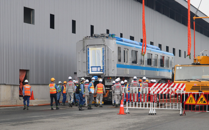 Tàu metro 1 lăn bánh ở depot, tháng 4-2021 sẽ chạy thử từ ngã tư Bình Thái về Long Bình