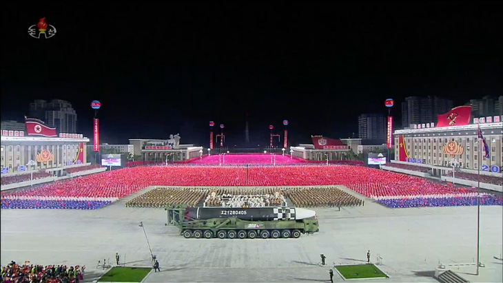 Triều Tiên tổ chức duyệt binh rầm rộ nhân 75 năm thành lập Đảng Lao động - Ảnh 5.