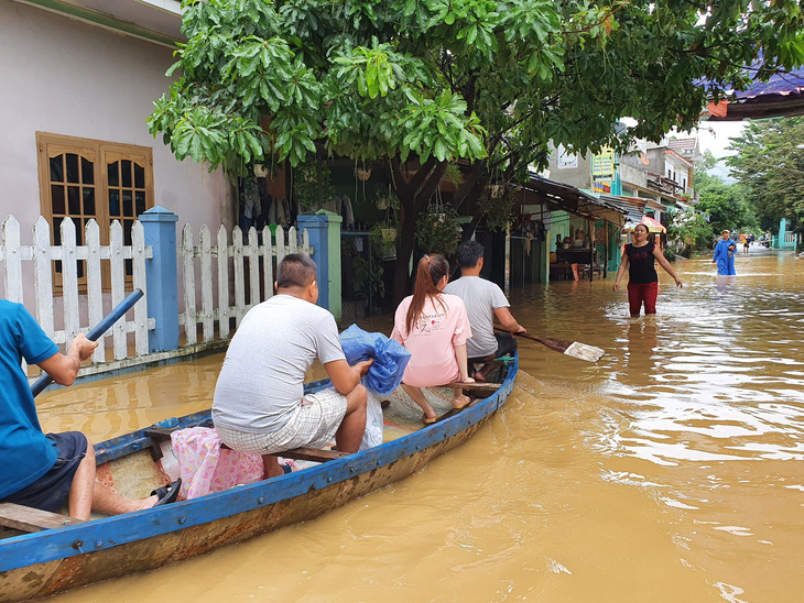 Đà Nẵng còn 8 tàu cá với 79 ngư dân trên biển, vẫn đang tìm kiếm 1 tàu mất tích - Ảnh 3.