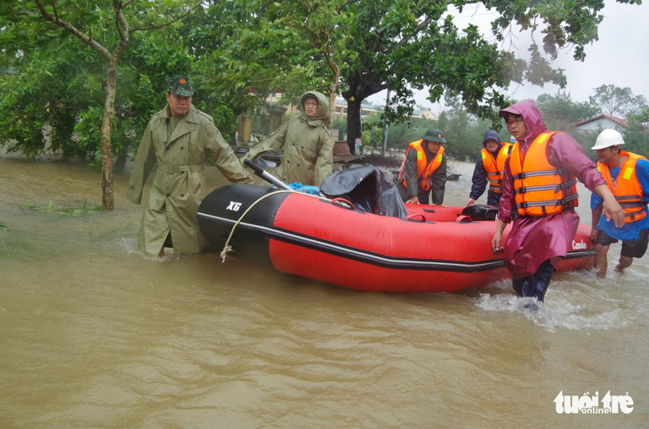 Thừa Thiên Huế cảnh báo mưa lũ đặc biệt lớn, bác tin nhiều hồ thủy lợi bị vỡ - Ảnh 1.