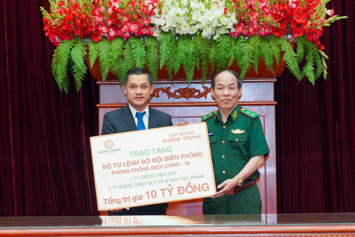 Tập đoàn Hưng Thịnh trao 10 tỉ đồng cho Bộ đội Biên phòng hỗ trợ phòng, chống dịch - Ảnh 1.
