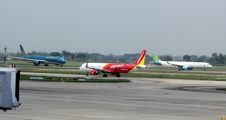 Tạm dừng khai thác sân bay Chu Lai, Đà Nẵng, Phú Bài vì bão số 6 - Ảnh 1.