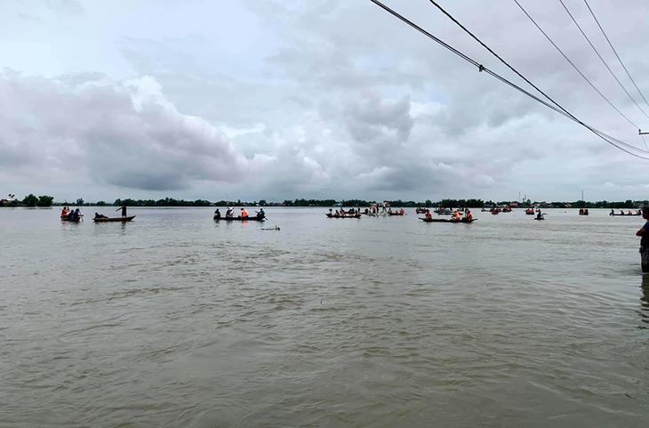 Trượt chân ngã xuống vùng nước sâu, hai học sinh chết đuối - Ảnh 2.