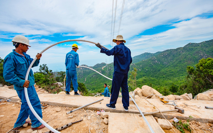 Vượt hiểm trở hoàn thành trạm biến áp 500kv và đường dây 220/500kv kết hợp nhà máy điện mặt trời