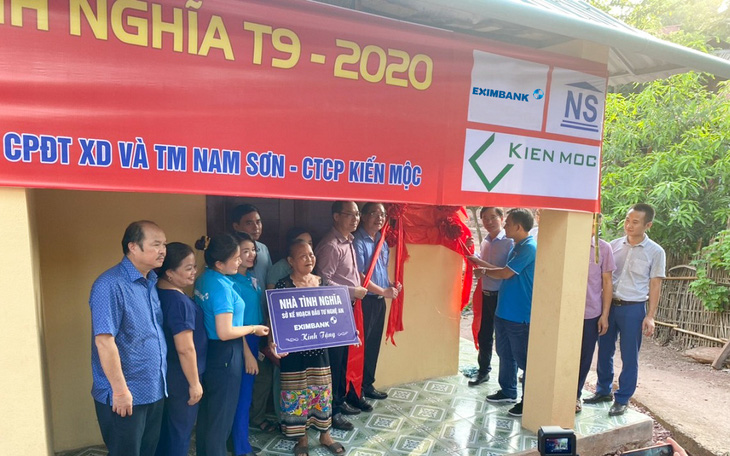 Eximbank trao tặng nhà tình nghĩa tại huyện Kỳ Sơn, Nghệ An