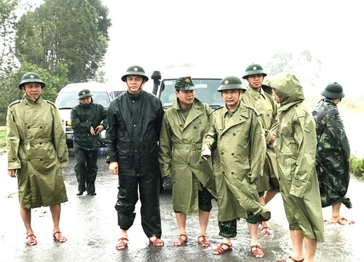 Phó thủ tướng Trịnh Đình Dũng chỉ đạo công tác cứu hộ tại thủy điện Rào Trăng 3 - Ảnh 2.