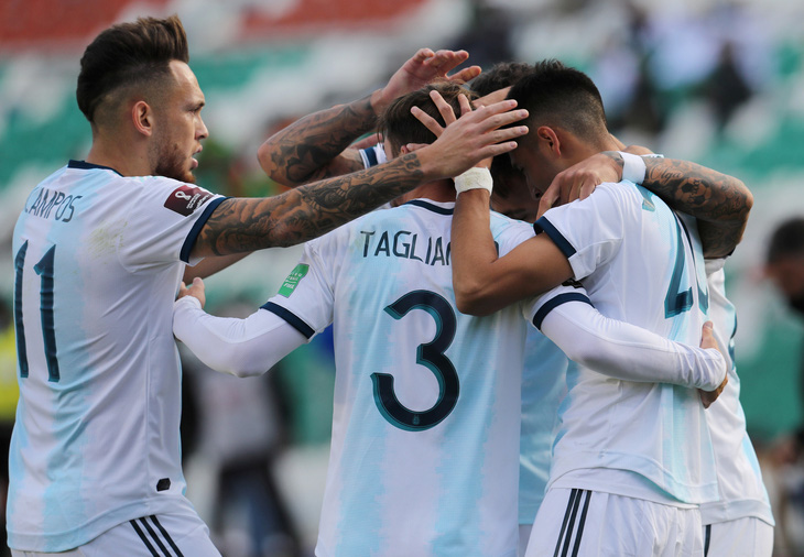 Messi ‘tịt ngòi’, Argentina thắng chật vật Bolivia trên ‘cổng trời’ La Paz - Ảnh 2.