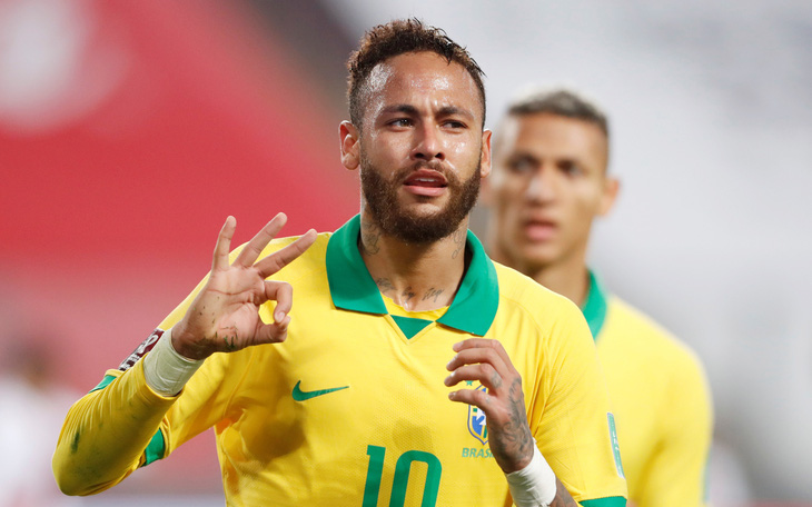 Neymar lập hat-trick, Brazil thắng ngược kịch tính Peru