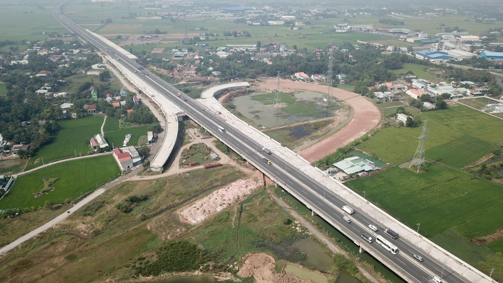 Nhà thầu dự án cao tốc Bến Lức - Long Thành không thi công tiếp do vướng mắc về vốn - Ảnh 2.
