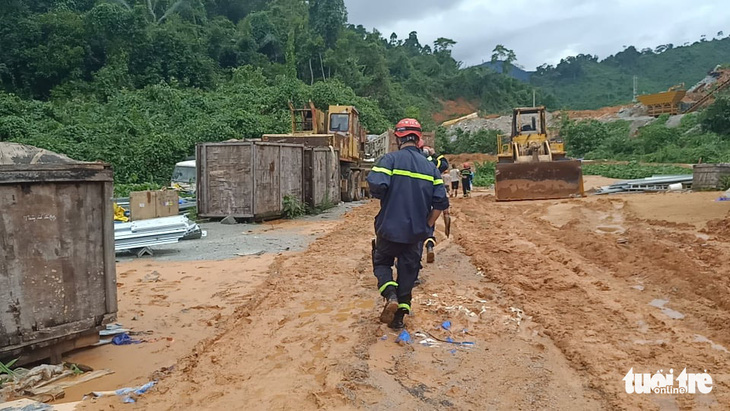 Kinh hoàng khung cảnh khu nhà điều hành thủy điện Rào Trăng 3 bị vùi lấp - Ảnh 5.