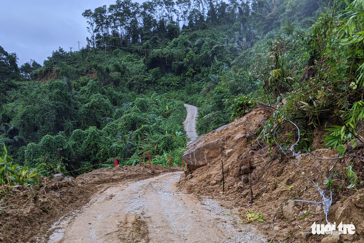 Công binh sẽ nổ mìn phá đá mở đường vào Rào Trăng 3 - Ảnh 3.