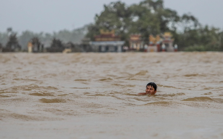 Lũ ở Quảng Trị có thể vượt lịch sử năm 1979 nửa mét, báo động sạt lở đất