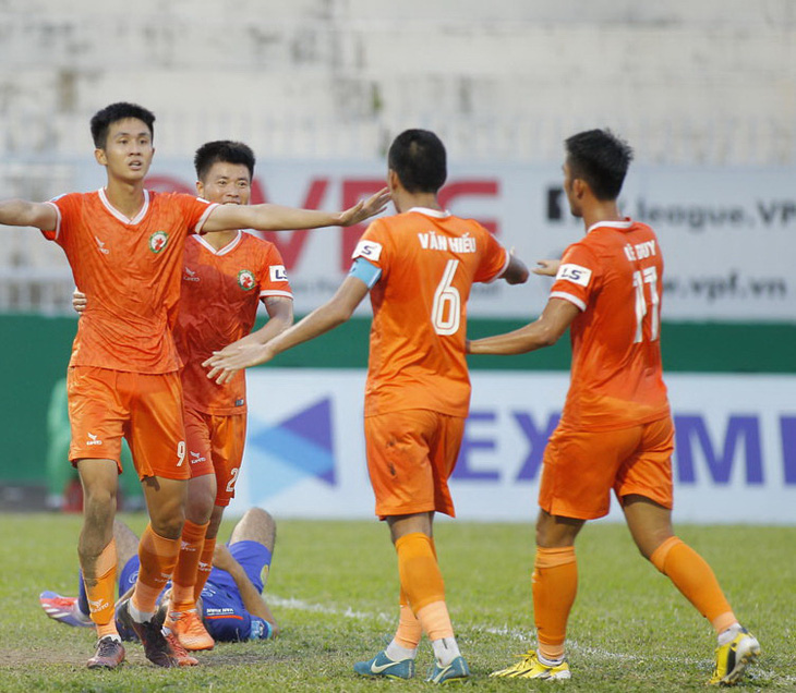 Vòng 3 giai đoạn 2 Giải bóng đá hạng nhất 2020: Bình Định sống lại hi vọng thăng hạng - Ảnh 1.