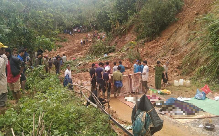 Đã tìm được 5 thi thể gia đình 6 người bị núi lở vùi lấp ở Quảng Trị