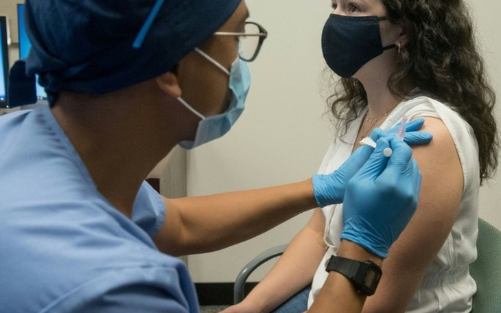 Mỹ có thể phê duyệt 2 vắc xin phòng COVID-19 trong tháng 11