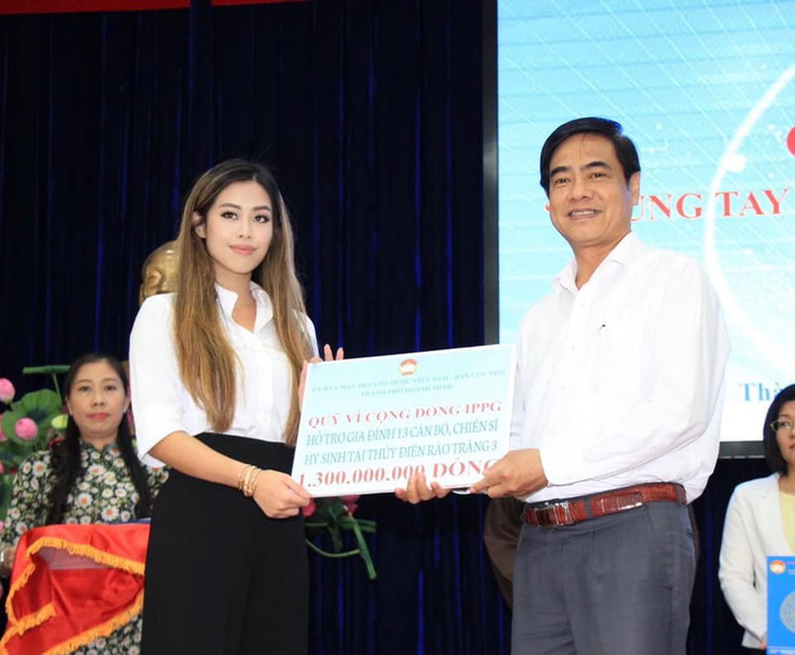 Con gái Johnathan Hạnh Nguyễn trao 3,3 tỉ cho miền Trung và gia đình 13 liệt sĩ Rào Trăng 3 - Ảnh 1.