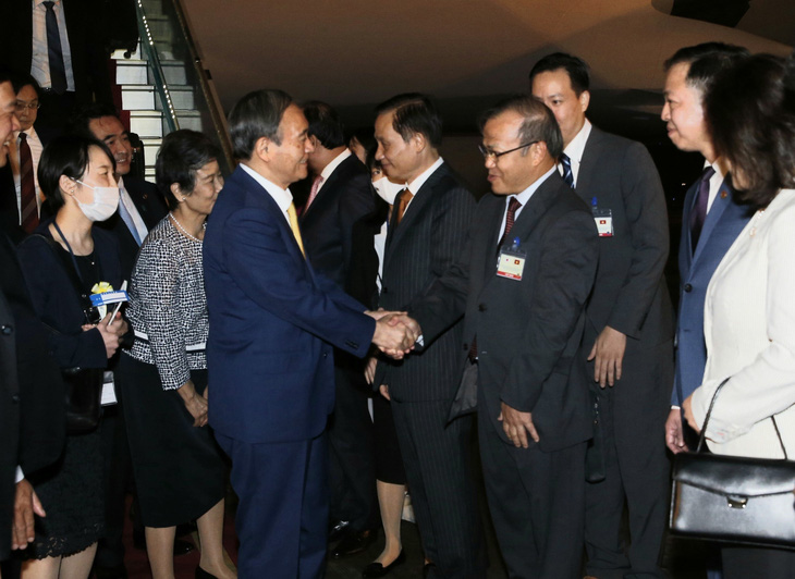 Thủ tướng Nhật Bản Suga Yoshihide đã đến Hà Nội, chính thức thăm Việt Nam - Ảnh 6.