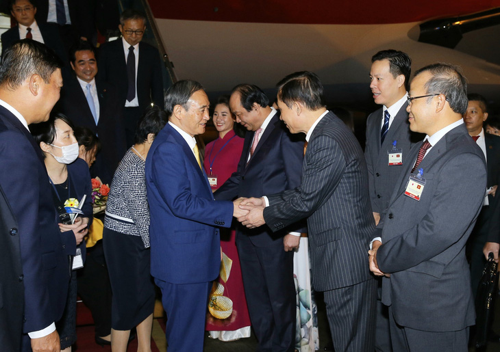 Thủ tướng Nhật Bản Suga Yoshihide đã đến Hà Nội, chính thức thăm Việt Nam - Ảnh 5.