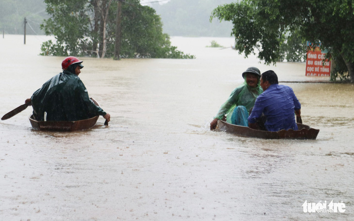 Quảng Bình, Hà Tĩnh mưa rất lớn, 122 người chết, mất tích ở miền Trung - Ảnh 1.