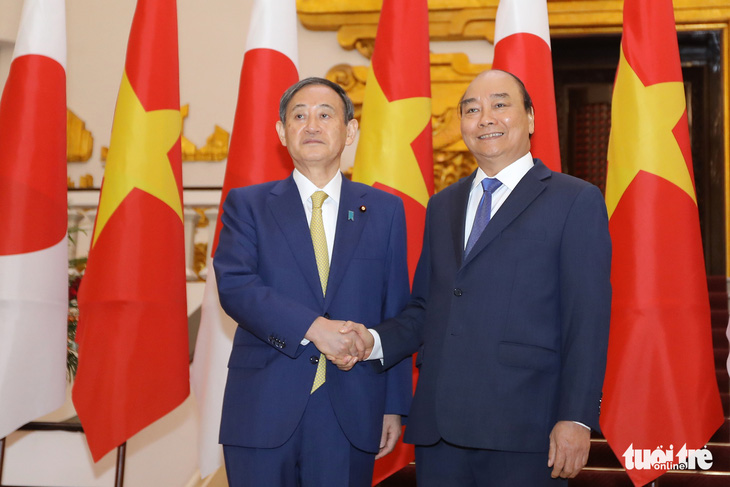 Thủ tướng Nguyễn Xuân Phúc tiếp đón Thủ tướng Suga Yoshihide - Ảnh 1.