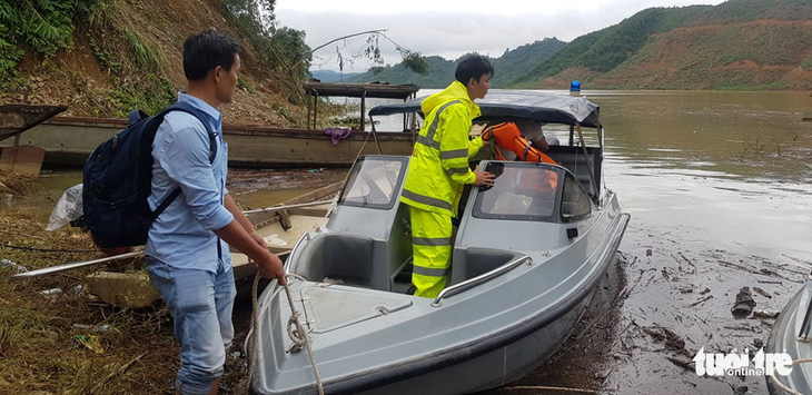 Tăng cường lực lượng, phương tiện tiếp cận Rào Trăng 3 bằng đường thủy - Ảnh 1.