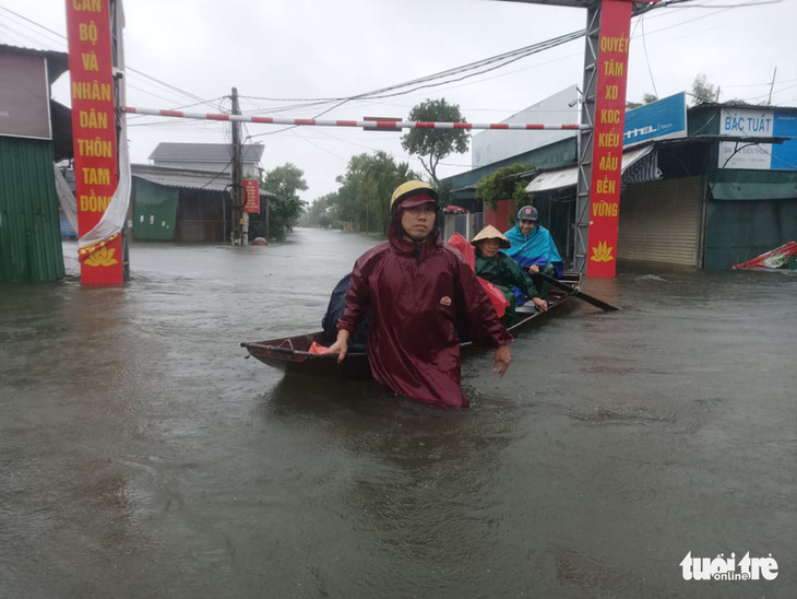 Dân làng tôi tất tả chạy cơn lũ lịch sử - Ảnh 4.