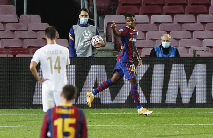 Chơi thiếu người, Barca vẫn thắng đậm ngày ra quân Champions League nhờ Messi - Ảnh 3.