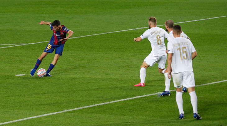 Chơi thiếu người, Barca vẫn thắng đậm ngày ra quân Champions League nhờ Messi - Ảnh 5.