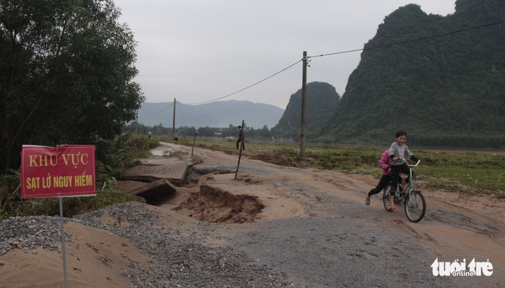 Xuất hiện nhiều điểm sạt lở chưa từng có ở Tuyên Hóa, Quảng Bình - Ảnh 8.