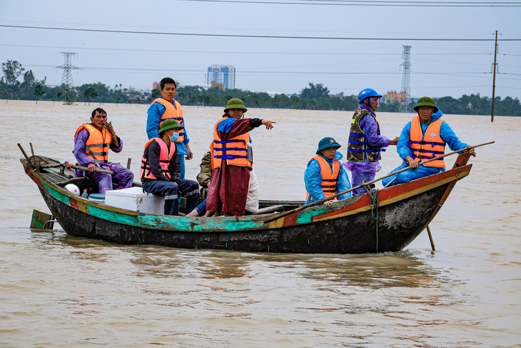 Khoảng 12-14 cơn bão hoạt động trên Biển Đông, mưa nhiều hơn trung bình nhiều năm - Ảnh 1.