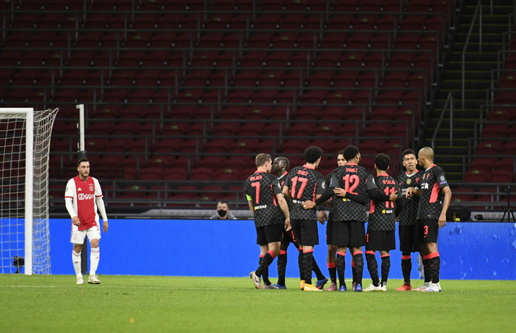 Hậu vệ Ajax phản lưới nhà giúp Liverpool có chiến thắng tối thiểu - Ảnh 1.