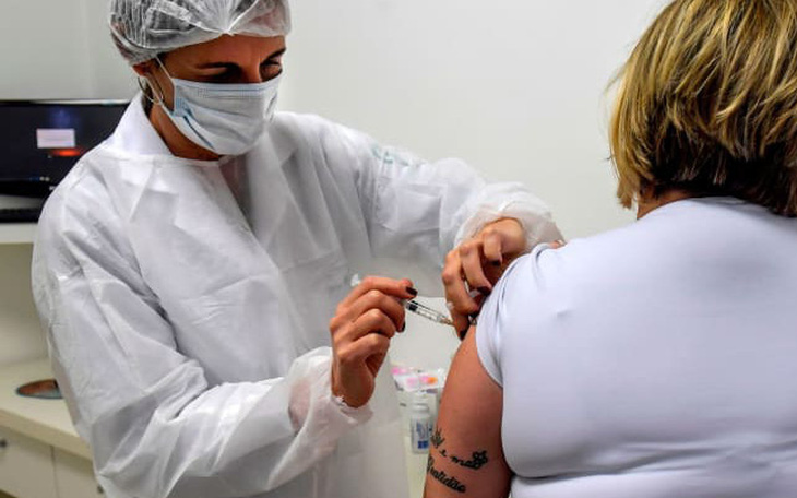 Tình nguyện viên thử vắc xin COVID-19 của Anh chết ở Brazil
