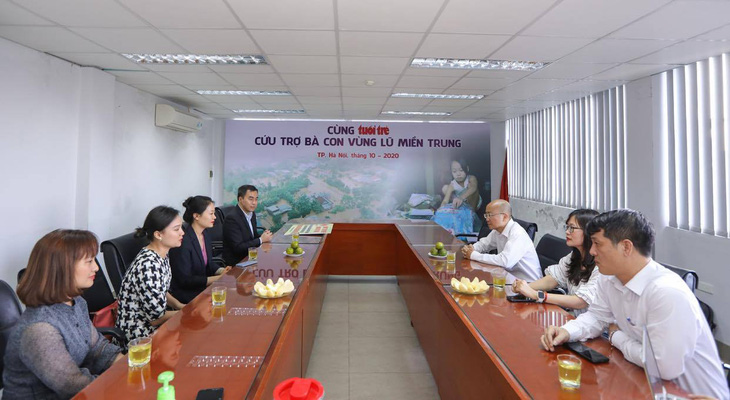 Huawei Việt Nam trao 1 tỉ đồng cùng Tuổi Trẻ cứu trợ người dân vùng lũ miền Trung - Ảnh 3.