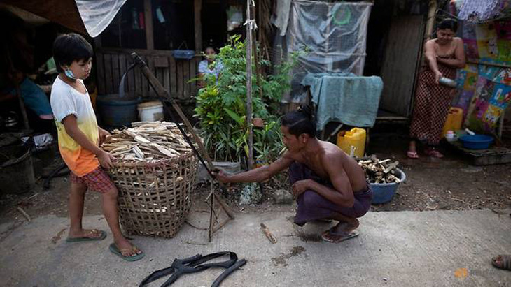 COVID-19 khiến người nghèo Myanmar phải ăn rắn, chuột qua ngày? - Ảnh 1.