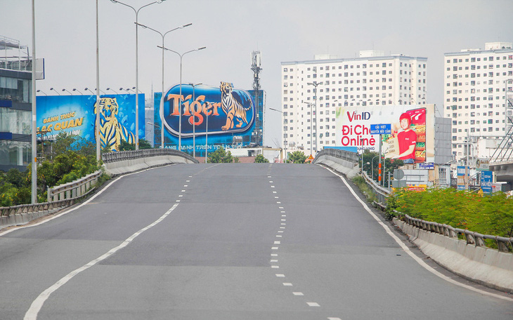 Cấm xe qua cầu vượt Nguyễn Hữu Cảnh gần 6 tháng, từ ngày 29-10