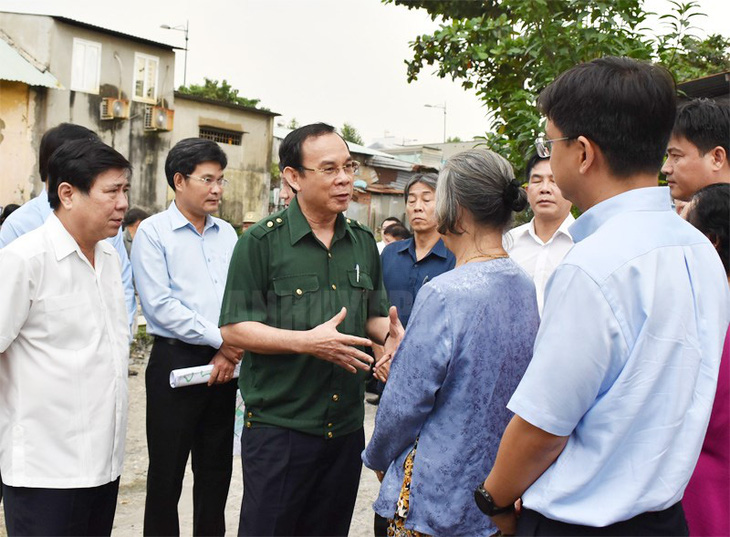 Bí thư Thành ủy Nguyễn Văn Nên đi khảo sát dự án chống ngập - Ảnh 1.