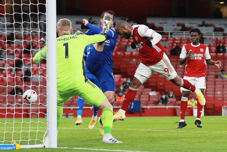 Dứt điểm kém, Arsenal trả giá vì bàn thắng muộn của Vardy - Ảnh 3.