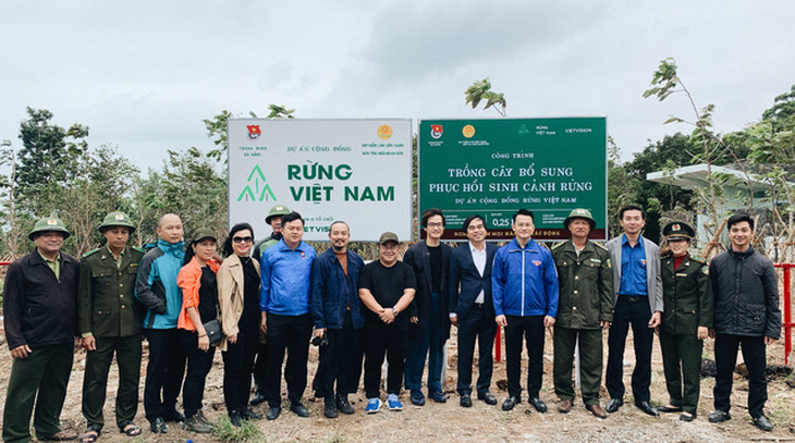Hà Anh Tuấn trồng 1.800 cây rừng để giúp chống lũ trong dự án Rừng Việt Nam - Ảnh 1.