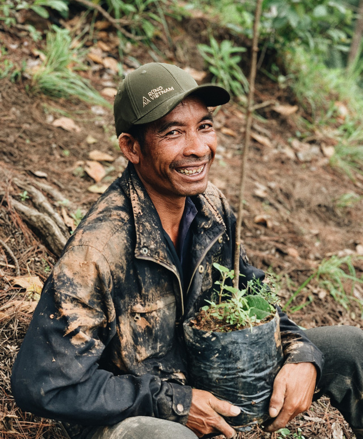 Hà Anh Tuấn trồng 1.800 cây rừng để giúp chống lũ trong dự án Rừng Việt Nam - Ảnh 4.