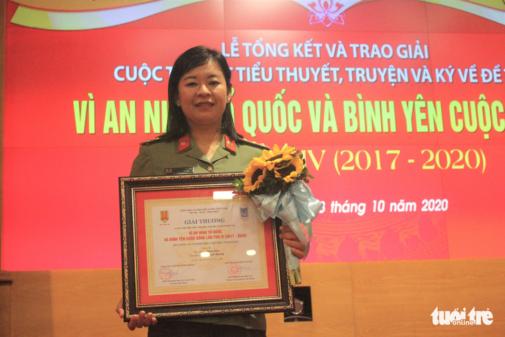 Nữ đại úy 8X người Tày giành 2 giải A cuộc thi viết văn về đề tài vì an ninh Tổ quốc - Ảnh 1.