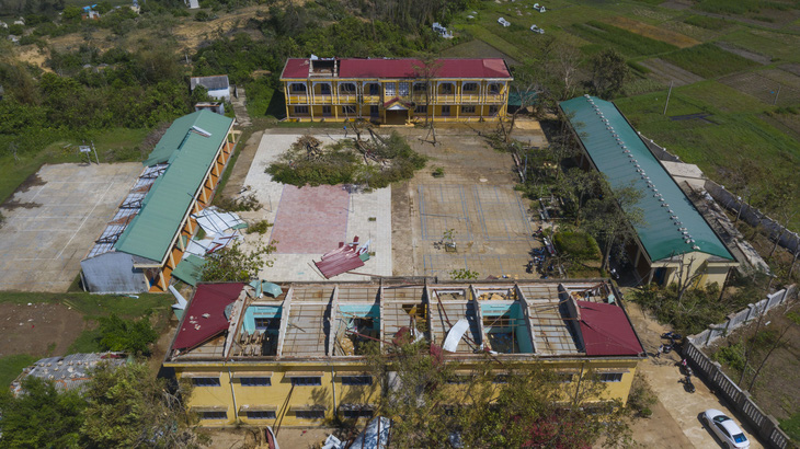 Tan hoang những ngôi trường ở tâm bão Quảng Ngãi - Ảnh 17.