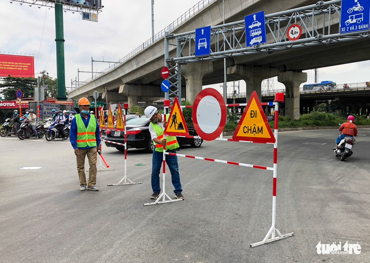Cấm xe qua cầu vượt Nguyễn Hữu Cảnh 6 tháng để sửa đường - Ảnh 2.