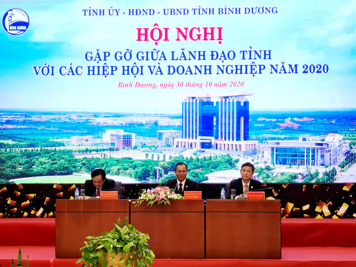 Lãnh đạo Bình Dương nghe doanh nghiệp hiến kế: cần tiếp tục đột phá về hạ tầng - Ảnh 1.