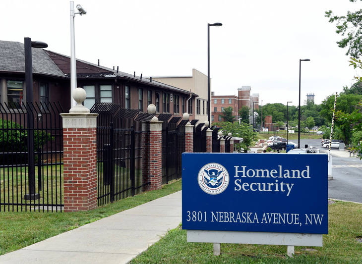 Chính quyền Mỹ đề xuất bãi bỏ chương trình thị thực xổ số H-1B - Ảnh 1.