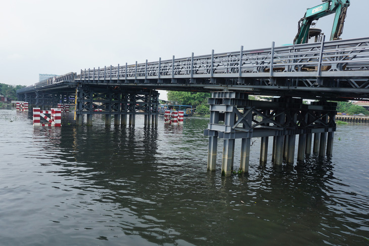 Từ 7h30 ngày 31-12, người dân có thể đi qua cầu sắt An Phú Đông thay phà - Ảnh 1.